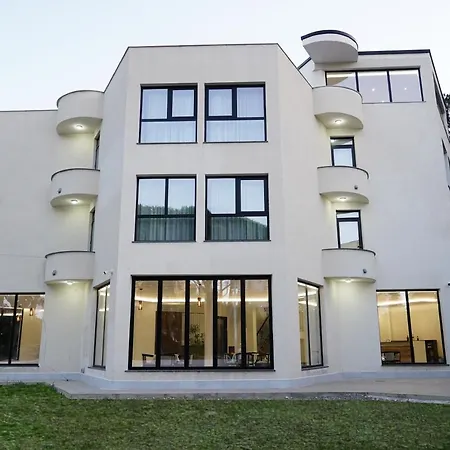 The Honeycomb Boutique 5*