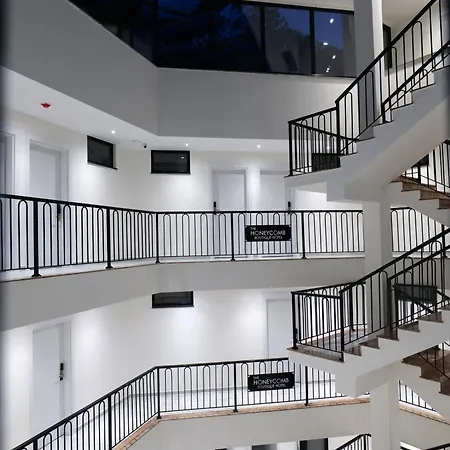 The Honeycomb Boutique Hotell Golem (Tirana)