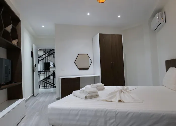 Hotel The Honeycomb Boutique Golem (Tirana)