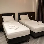 The Honeycomb Boutique غوليم
