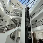 The Honeycomb Boutique غوليم