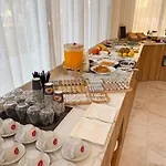 The Honeycomb Boutique 5* غوليم