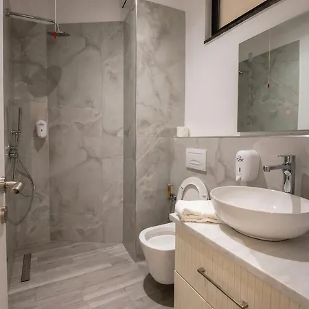 The Honeycomb Boutique 5*